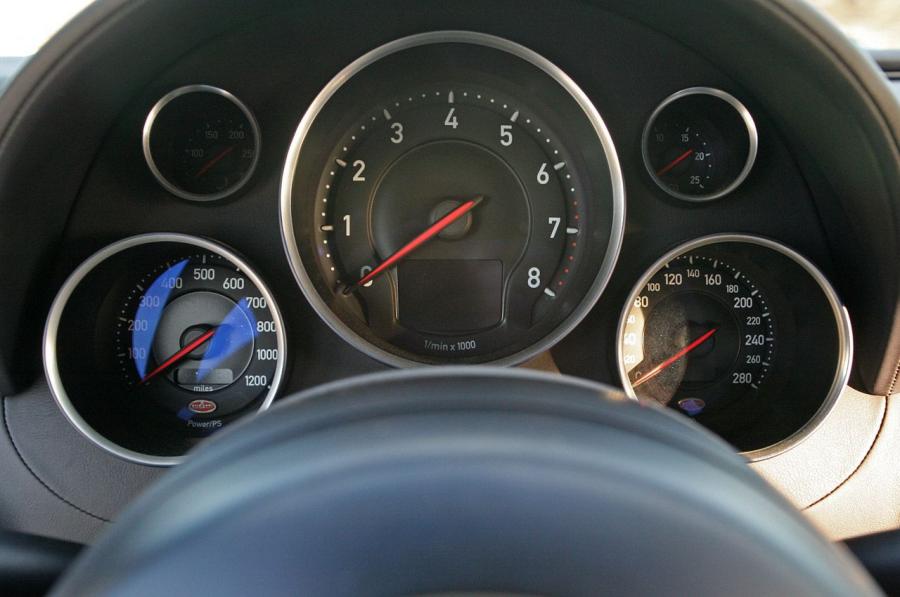  Bugatti Veyron 16.4 Super Sport 2011 года  (фото 15 из 43)